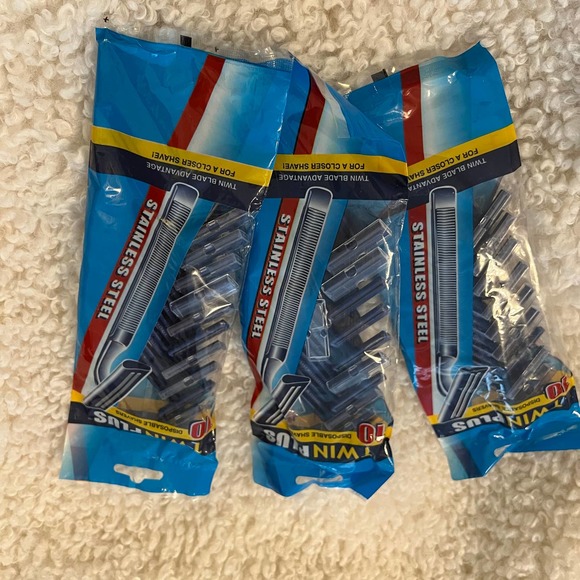 Twin Plus Advantage Disposable Stainless Steel Razors 3 pkgs 30 total $5 - Picture 1 of 5